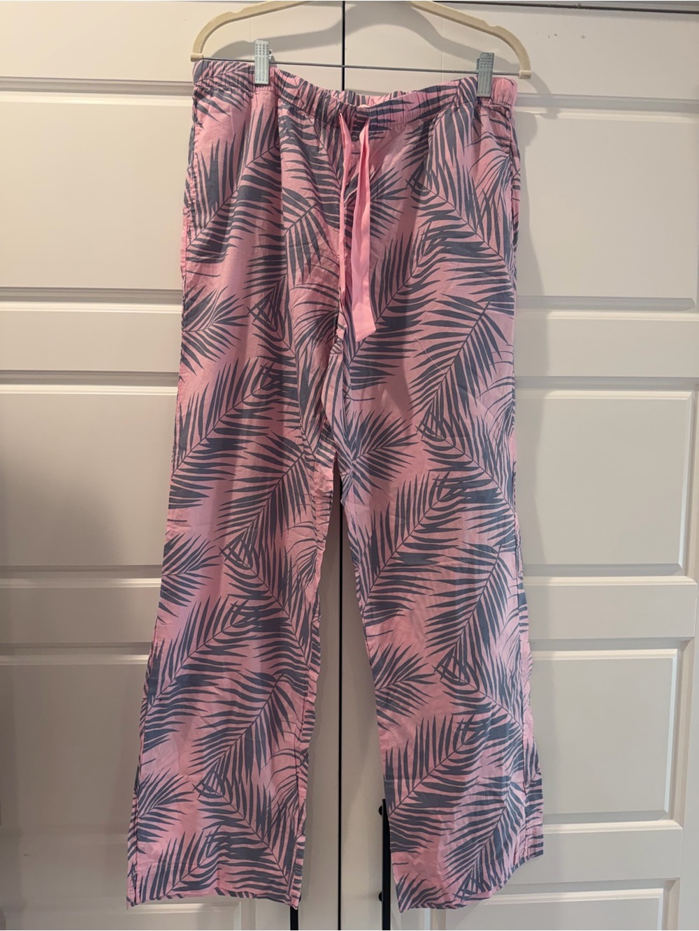 Victoriaโs Secret Pink Palm Print Wide-Leg Pajama Pants